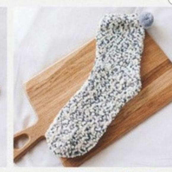 Gray stuff pompom cupcake socks one size gift box - Picture 2 of 4